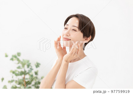 スキンケア 女性 スキンケア 女性 97759919