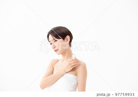 肩こり　女性 97759933