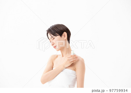 肩こり　女性 97759934