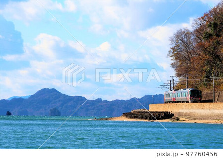 【JR西日本】呉線 227系〜Red Wing〜（安芸幸崎〜忠海） 97760456