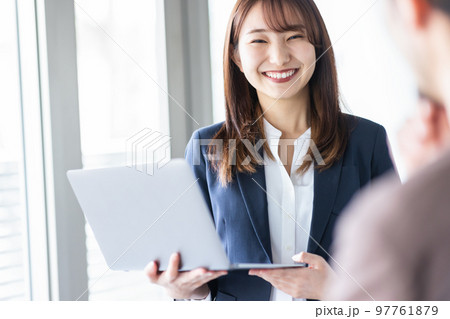 ビジネスウーマン 97761879