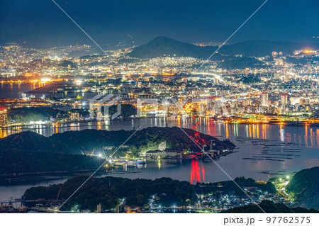 日本　広島県　広島市　夜景　都市景観　街並み　瀬戸内海　デート　観光　絵下山公園 97762575