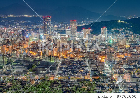 日本　広島県　広島市　夜景　都市景観　街並み　瀬戸内海　デート　観光　黄金山 97762600