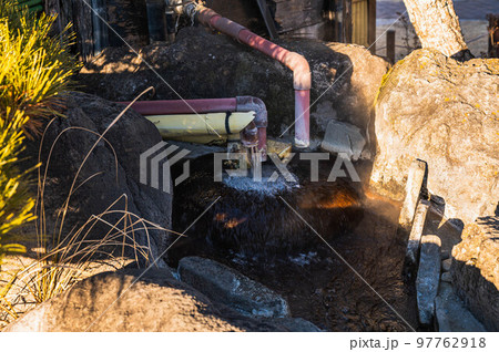 諏訪湖畔公園 足湯の出口 諏訪湖畔公園 足湯の出口 97762918