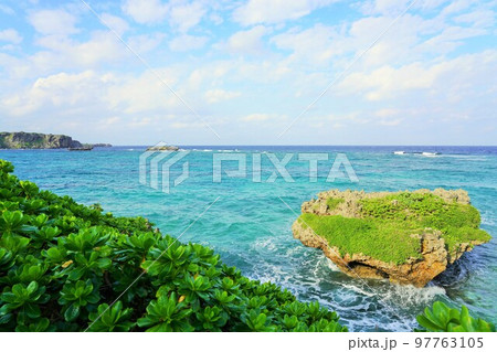 ANAインターコンチネンタル万座ビーチリゾートの遊歩道より ANAインターコンチネンタル万座ビーチリゾートの遊歩道より 97763105