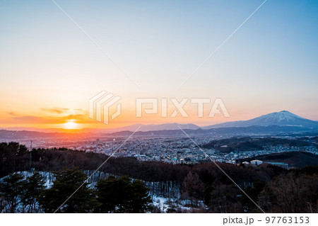 盛岡市・岩山展望台からの夕景 盛岡市・岩山展望台からの夕景 97763153
