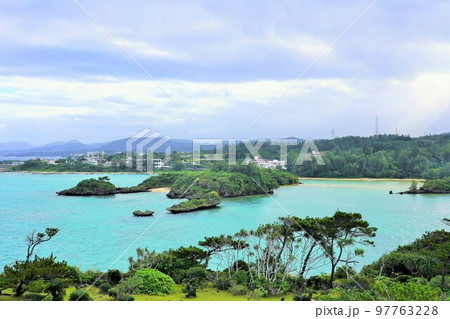 沖縄本島・恩納村の瀬良垣島 沖縄本島・恩納村の瀬良垣島 97763228