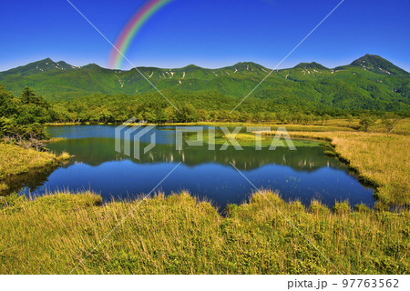 世界遺産・知床五胡と知床連山の夏景色 世界遺産・知床五胡と知床連山の夏景色 97763562