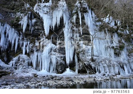 秩父市大滝の三十槌の氷柱群 秩父市大滝の三十槌の氷柱群 97763563