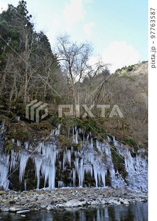 秩父市大滝の三十槌の氷柱群 秩父市大滝の三十槌の氷柱群 97763587
