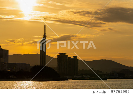 《福岡県》ペイペイドーム・福岡タワー方面の夜景 97763993