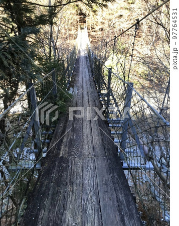 吊り橋怖い 97764531