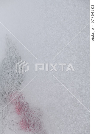 和紙とマンリョウ（万両）の背景素材 97764533