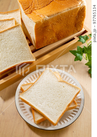 食パンイメージ 97765134