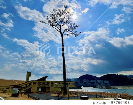 「陸前高田　東日本大震災遺構」 97766408