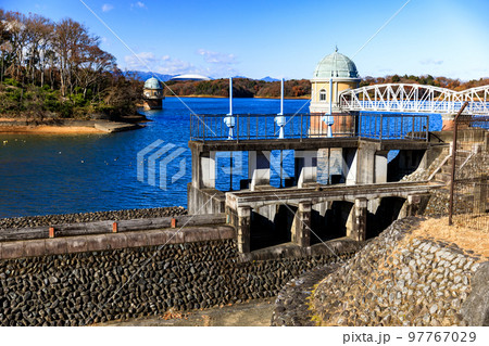 東京都東大和市 村山貯水池(多摩湖)の堤体からの風景 東京都東大和市 村山貯水池(多摩湖)の堤体からの風景 97767029