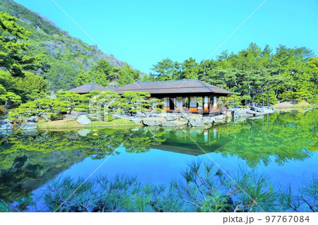 冬も美しい栗林公園(香川県高松市の特別名勝)ミシュラン★★★ 冬も美しい栗林公園(香川県高松市の特別名勝)ミシュラン★★★ 97767084