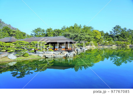 冬も美しい栗林公園(香川県高松市の特別名勝)ミシュラン★★★ 冬も美しい栗林公園(香川県高松市の特別名勝)ミシュラン★★★ 97767085