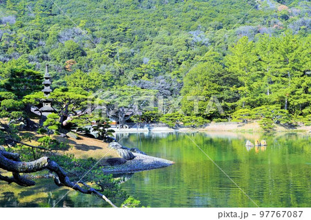 冬も美しい栗林公園(香川県高松市の特別名勝)ミシュラン★★★ 冬も美しい栗林公園(香川県高松市の特別名勝)ミシュラン★★★ 97767087