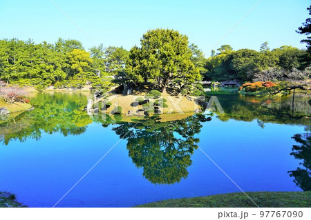 冬も美しい栗林公園(香川県高松市の特別名勝)ミシュラン★★★ 冬も美しい栗林公園(香川県高松市の特別名勝)ミシュラン★★★ 97767090