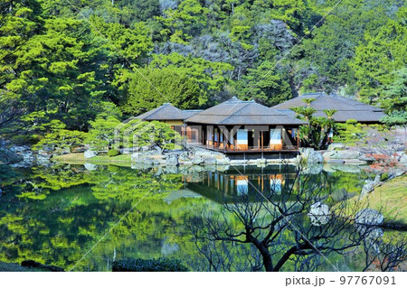 冬も美しい栗林公園（香川県高松市の特別名勝）ミシュラン★★★ 97767091