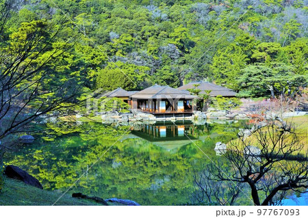冬も美しい栗林公園(香川県高松市の特別名勝)ミシュラン★★★ 冬も美しい栗林公園(香川県高松市の特別名勝)ミシュラン★★★ 97767093