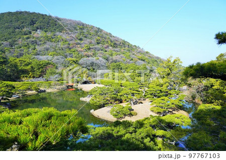 冬も美しい栗林公園（香川県高松市の特別名勝）ミシュラン★★★ 97767103