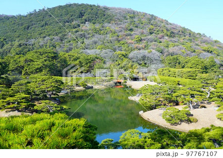 冬も美しい栗林公園(香川県高松市の特別名勝)ミシュラン★★★ 冬も美しい栗林公園(香川県高松市の特別名勝)ミシュラン★★★ 97767107