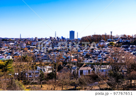 東京都東大和市　村山貯水池（多摩湖）の堤防からの風景 97767651