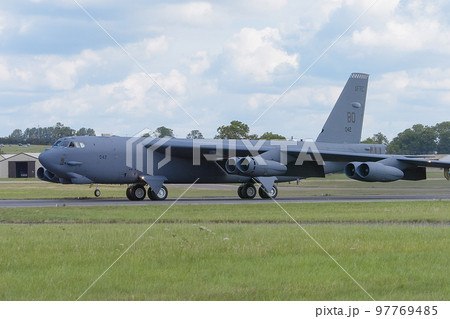 アメリカ空軍B-52H爆撃機タキシング アメリカ空軍B-52H爆撃機タキシング 97769485