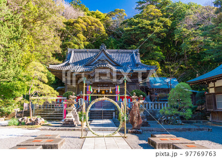 【静岡県】正月飾りを整えた、白浜神社拝殿 97769763