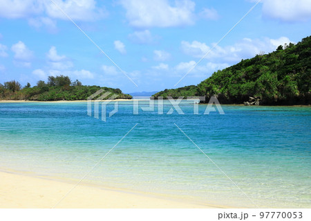 川平湾　青い海 97770053