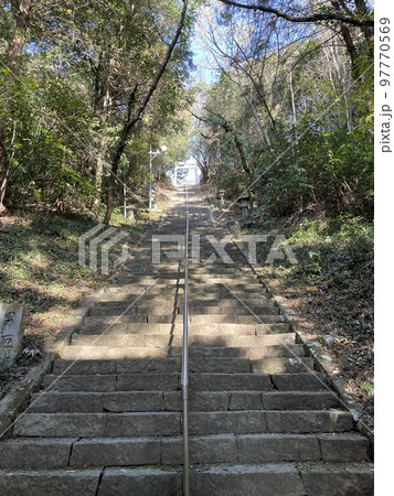 神社の階段 97770569