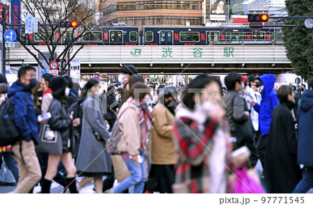 日本の東京都市景観 13万超全国。BQ.1.1感染爆発…(奥に黒い山手線)=18日、渋谷 日本の東京都市景観 13万超全国。BQ.1.1感染爆発…(奥に黒い山手線)=18日、渋谷 97771545