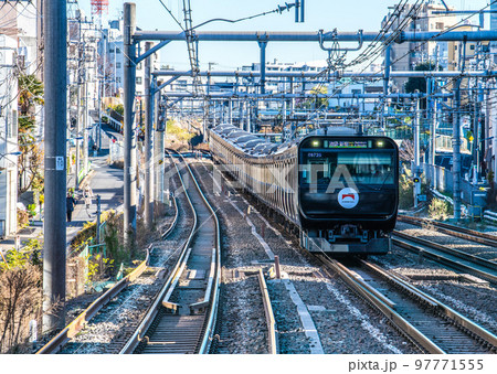 日本の東京都市景観 駒込ー田端間・駒込（手前）から中里付近を通過する黒い山手線など（奥が田端方向） 97771555