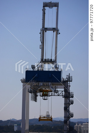 港のクレーン 港のクレーン 97771720