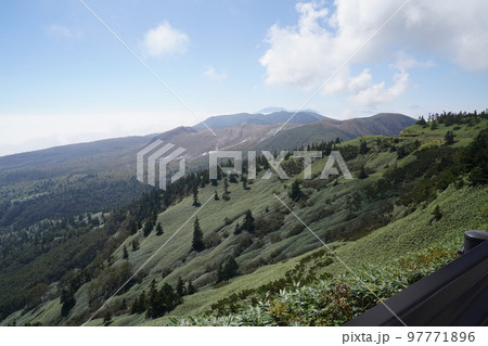 群馬県 草津白根山 国道最高地点付近から、南の方向 白根山方面を見る 2022年9月16日 群馬県 草津白根山 国道最高地点付近から、南の方向 白根山方面を見る 2022年9月16日 97771896