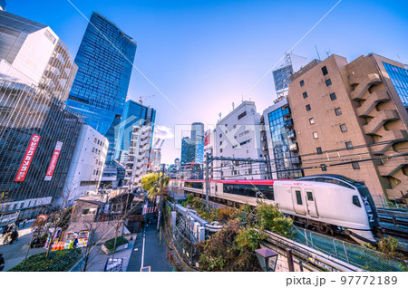 日本の東京都市景観 渋谷駅や渋谷スクランブルスクエア、桜丘口再開発、のんべい横丁などを望む 日本の東京都市景観 渋谷駅や渋谷スクランブルスクエア、桜丘口再開発、のんべい横丁などを望む 97772189