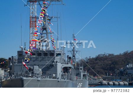 満艦飾の海上自衛隊艦艇 97772382