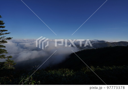 群馬県　草津白根山 　国道292号　渋峠付近の志賀草津高原道路から見た雲海　　2022年9月16日 97773378