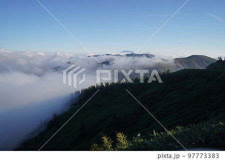 群馬県　草津白根山 　国道292号　渋峠付近の志賀草津高原道路から見た雲海　　2022年9月16日 97773383