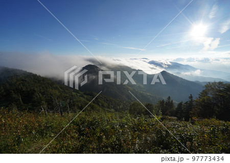 群馬県　草津白根山 　国道292号　渋峠付近の志賀草津高原道路から見た雲海　　2022年9月16日 97773434