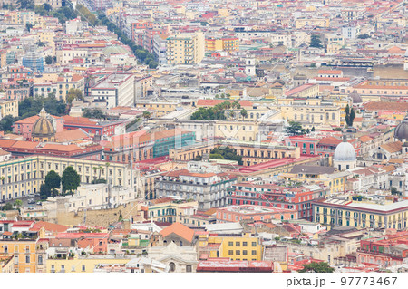 イタリア、ナポリの景色 97773467