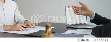 Concept of lawyer counseling, Senior lawyer explaining the contract and agreement to businessman 97773844
