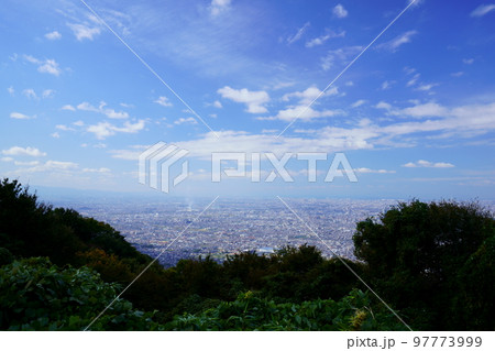 秋の朝・十三峠から望む大阪南部 秋の朝・十三峠から望む大阪南部 97773999