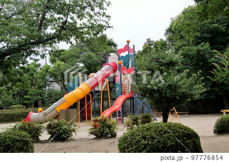 池田市 水月公園 二尾池の西側にある滑り台の様な遊具 池田市 水月公園 二尾池の西側にある滑り台の様な遊具 97776854