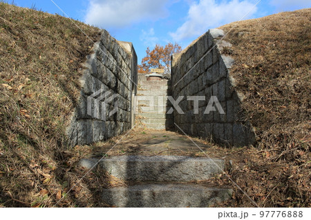 中部砲台の司令塔跡～芸予要塞小島砲台跡 97776888