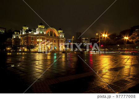 雨の中之島公会堂 97777008