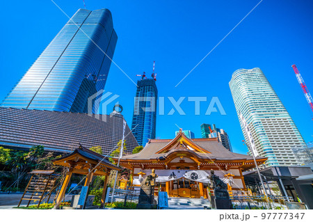 日本の東京都市景観 八幡神社(建替)や虎ノ門・麻布台プロジェクトの超高層ビルなどを望む 日本の東京都市景観 八幡神社(建替)や虎ノ門・麻布台プロジェクトの超高層ビルなどを望む 97777347