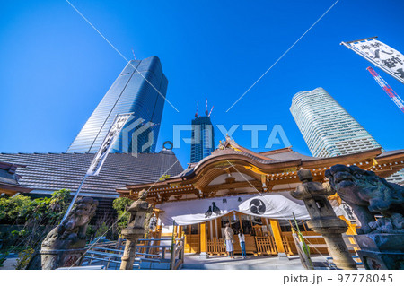 日本の東京都市景観　八幡神社や虎ノ門・麻布台プロジェクトの超高層ビルなどを望む 97778045